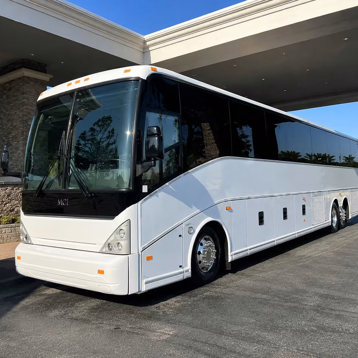 palmspringscharterbuscompany com can handle palm springs resort and hotel shuttle services
